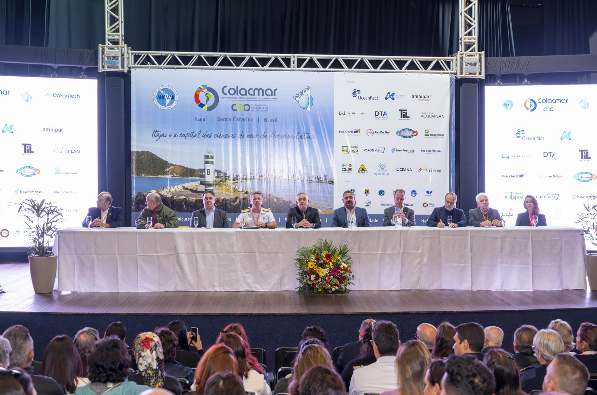 Equipe brasileira na Antártida em 1983